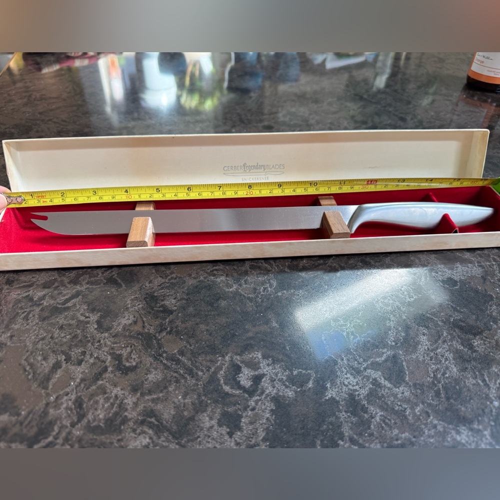 Gerber Legendary Blades Snickersnee 10 inch carving knife with box